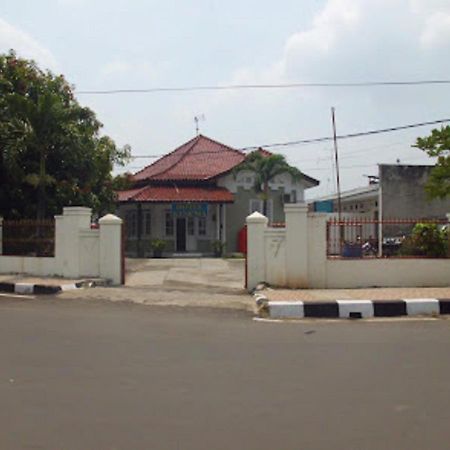 Oyo 90865 Hotel Kusuma Purwakarta カラワン エクステリア 写真