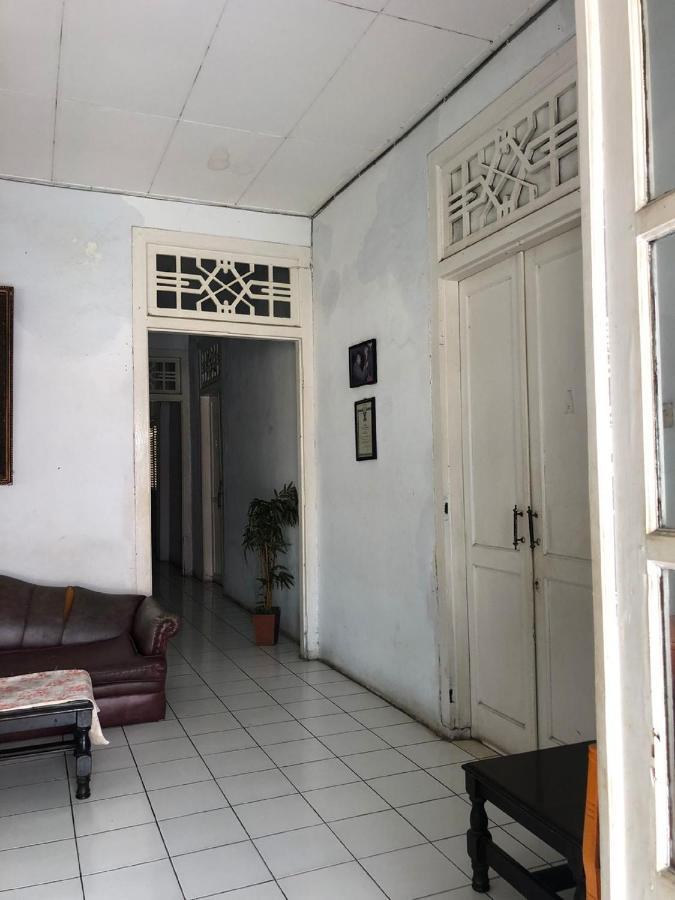 Oyo 90865 Hotel Kusuma Purwakarta カラワン エクステリア 写真