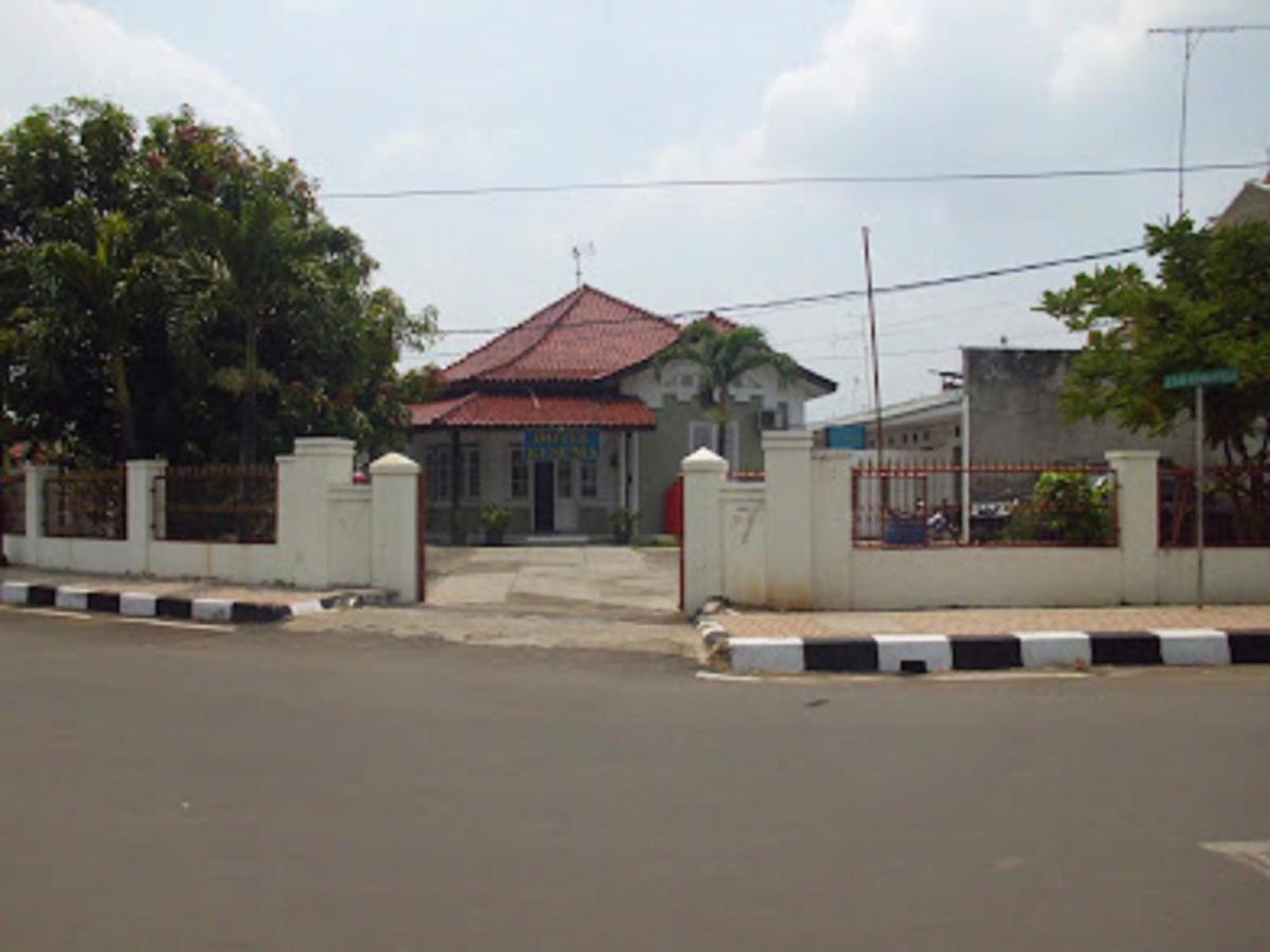 Oyo 90865 Hotel Kusuma Purwakarta カラワン エクステリア 写真