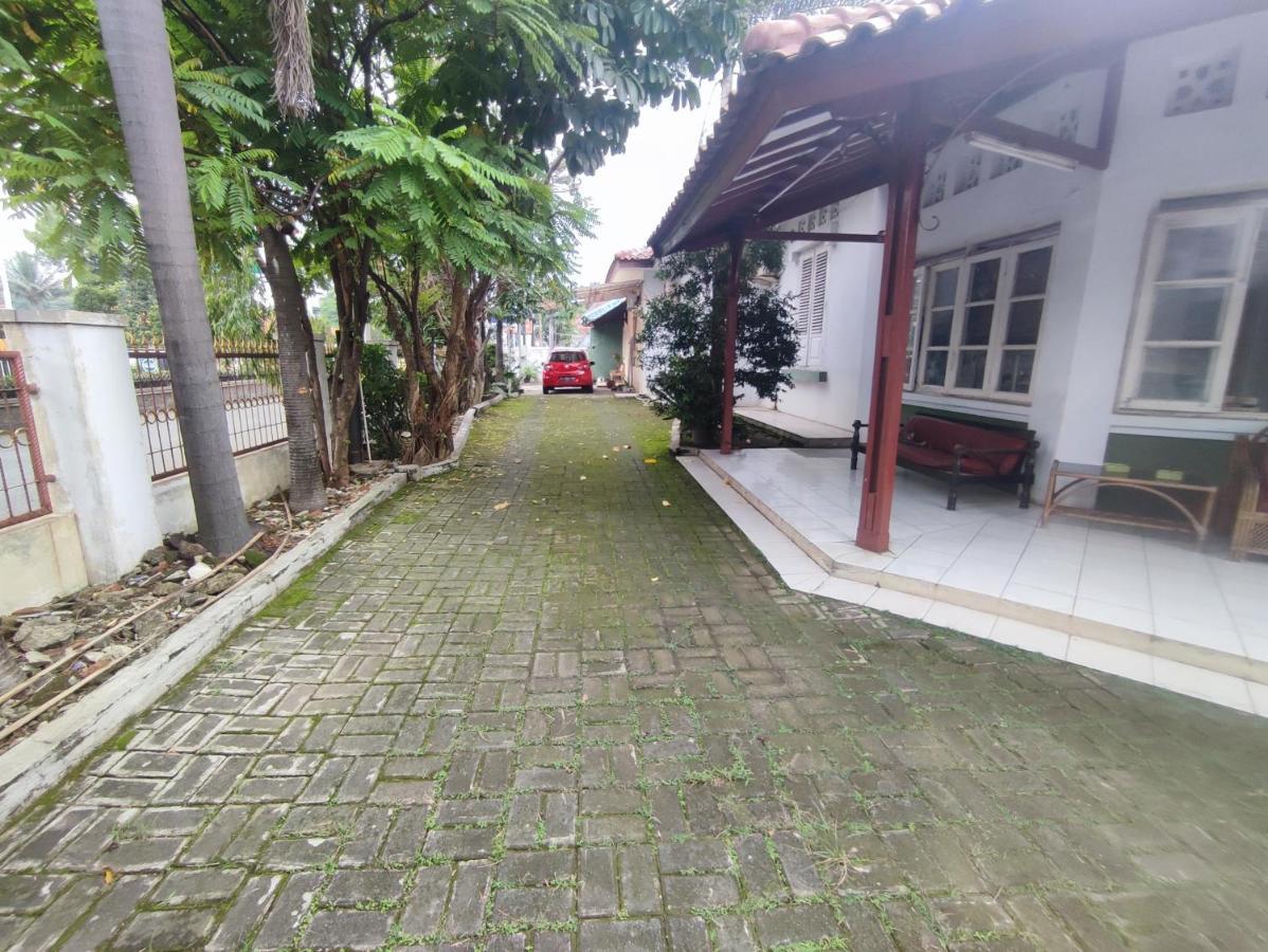 Oyo 90865 Hotel Kusuma Purwakarta カラワン エクステリア 写真
