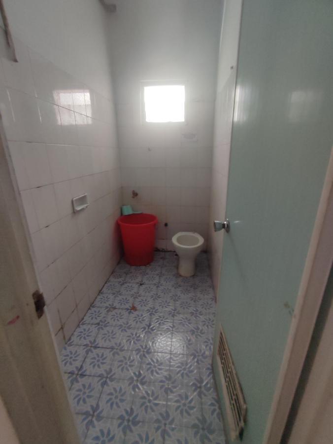 Oyo 90865 Hotel Kusuma Purwakarta カラワン エクステリア 写真