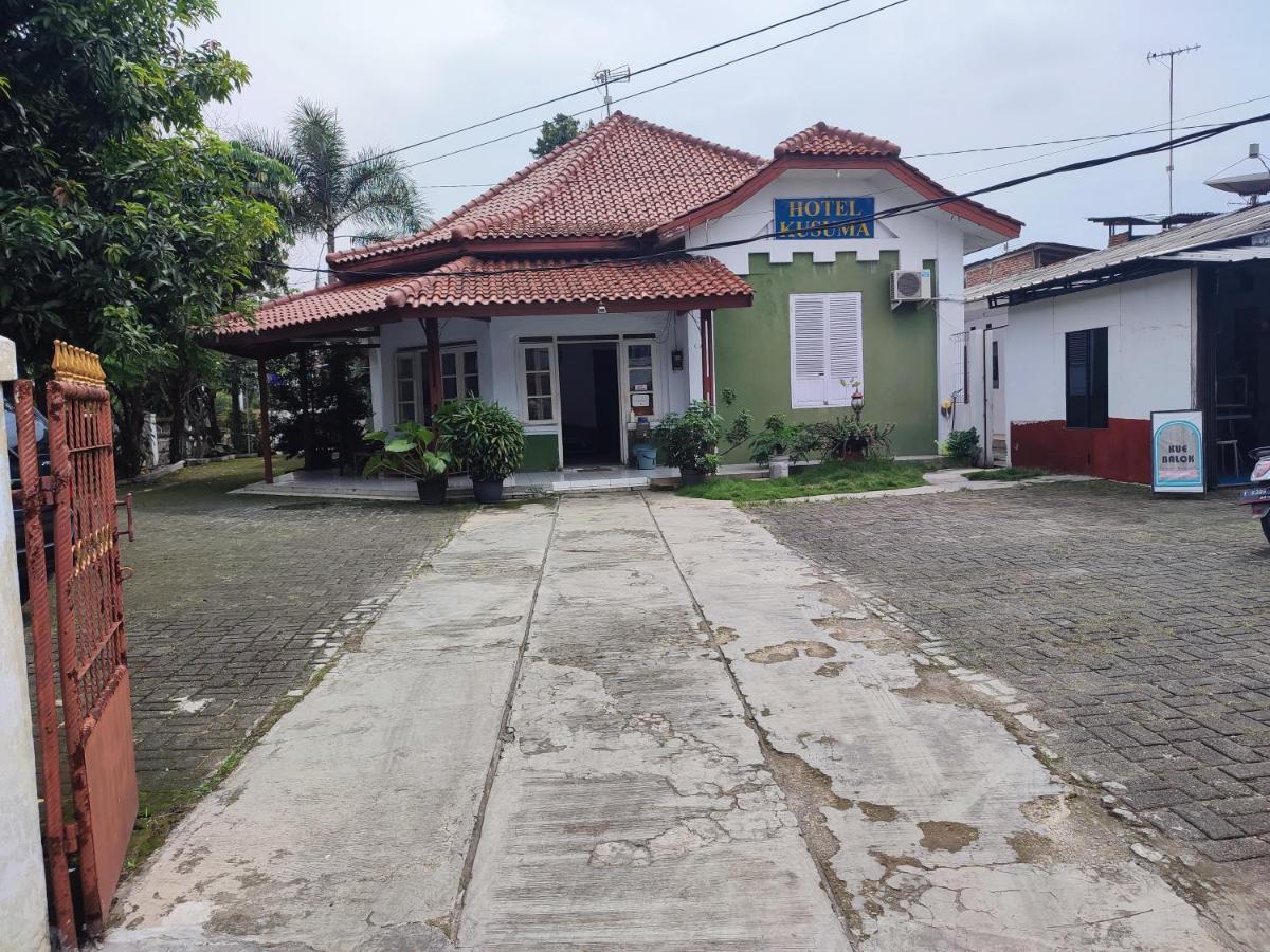Oyo 90865 Hotel Kusuma Purwakarta カラワン エクステリア 写真