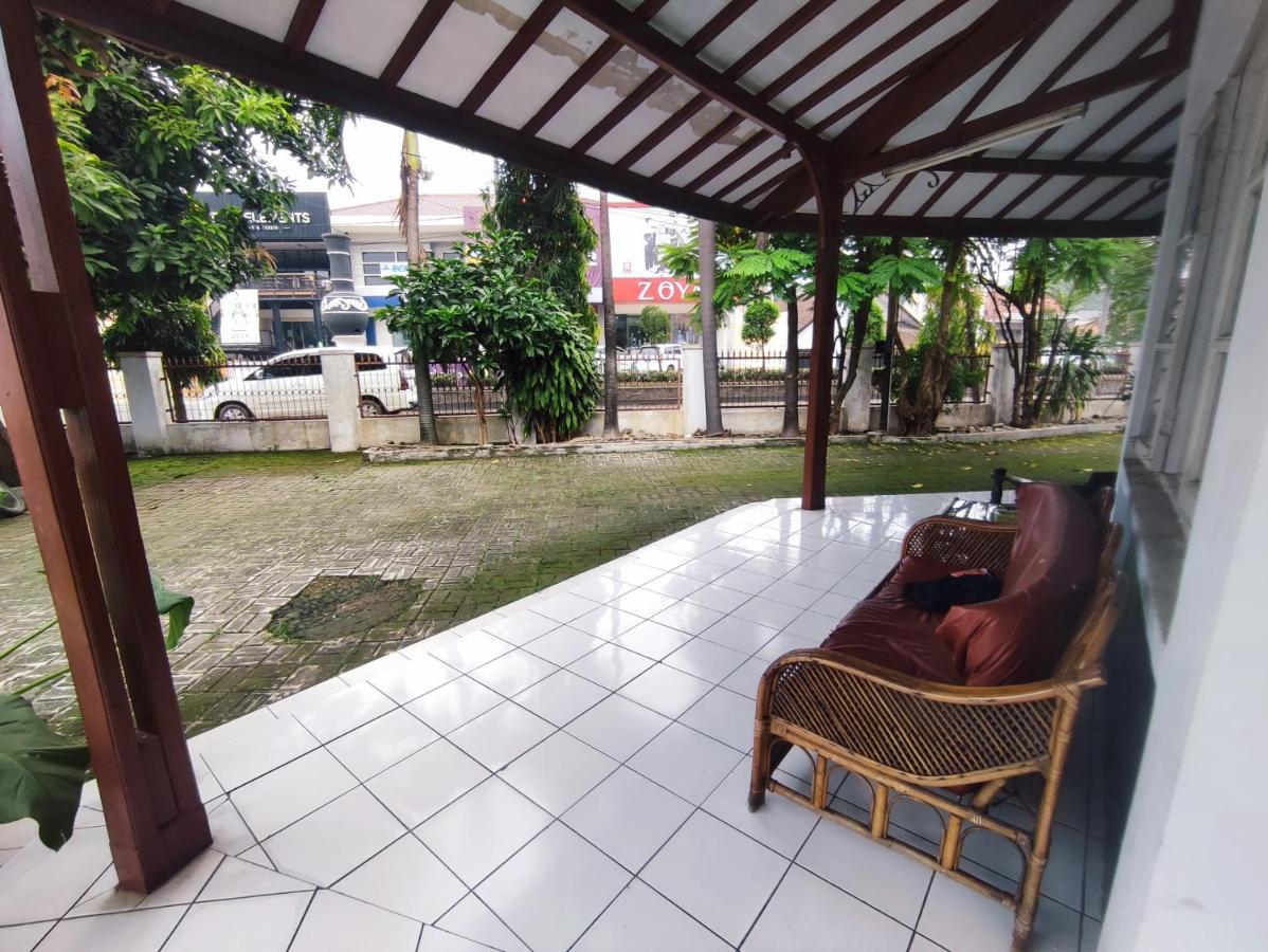 Oyo 90865 Hotel Kusuma Purwakarta カラワン エクステリア 写真