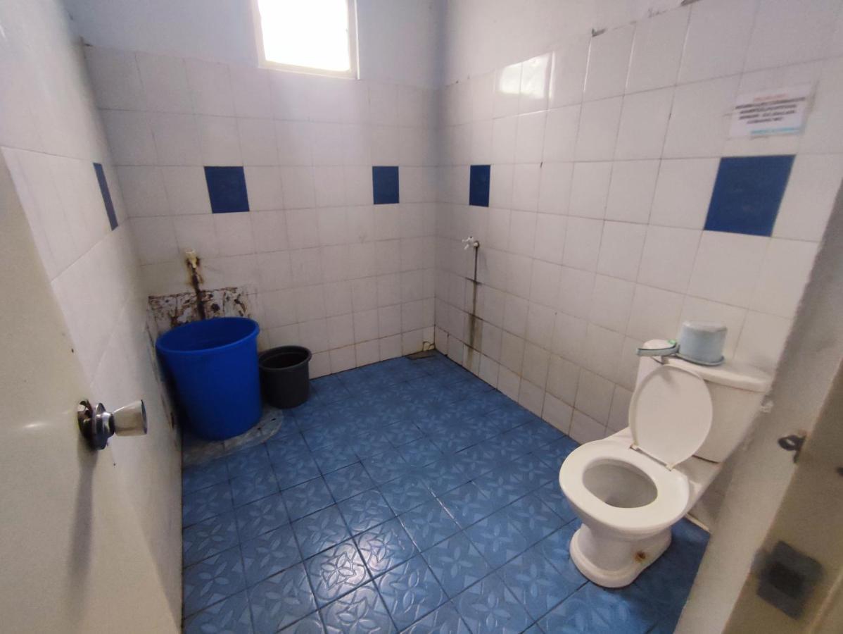 Oyo 90865 Hotel Kusuma Purwakarta カラワン エクステリア 写真