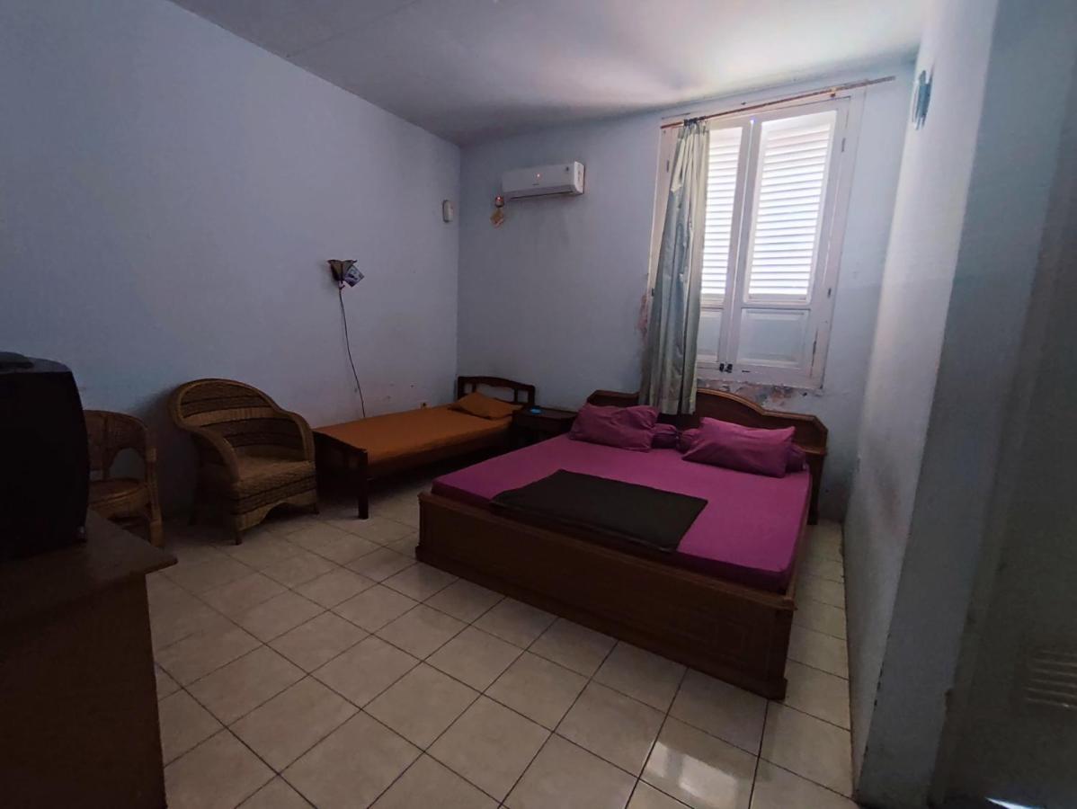 Oyo 90865 Hotel Kusuma Purwakarta カラワン エクステリア 写真