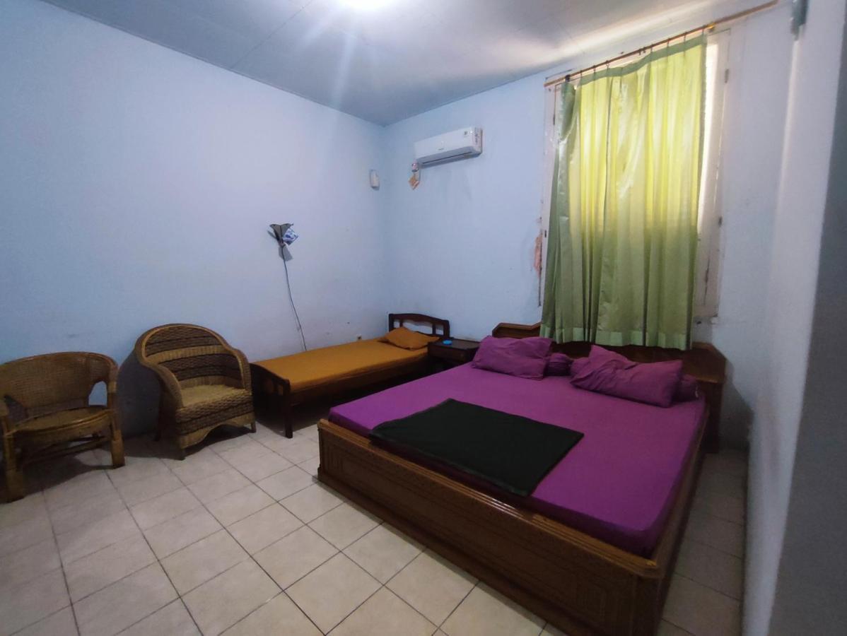 Oyo 90865 Hotel Kusuma Purwakarta カラワン エクステリア 写真